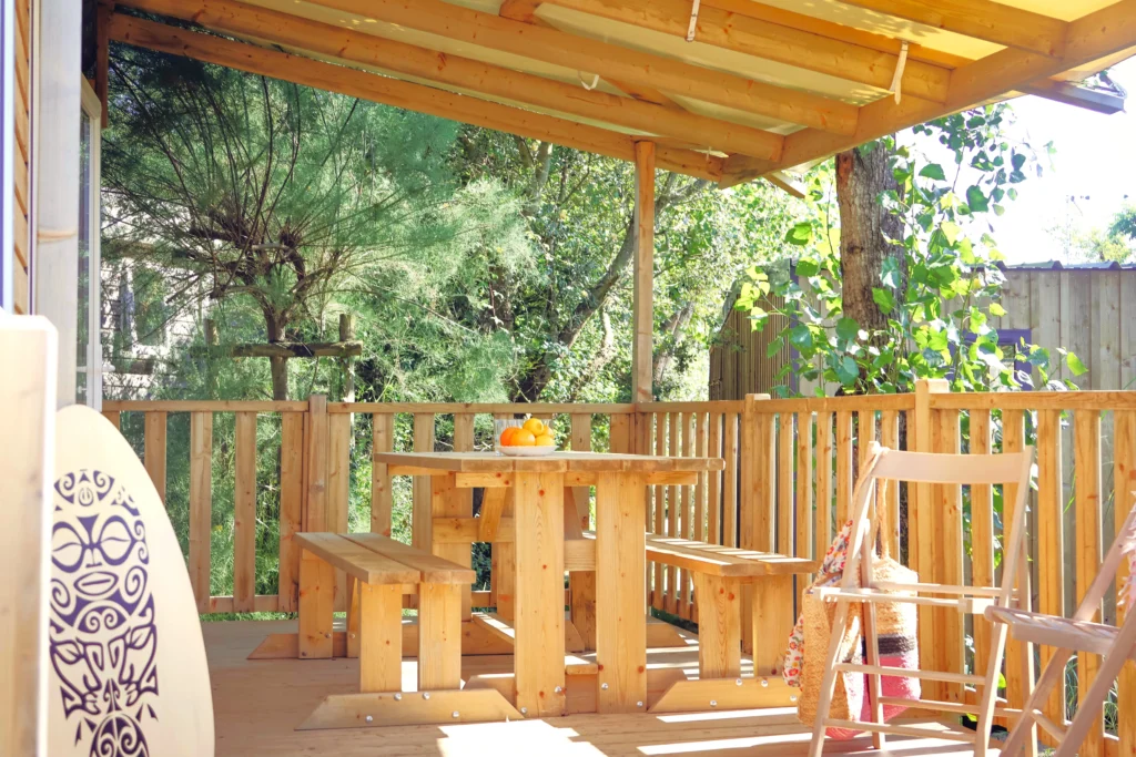 Terrasse au camping Le Petit Paris pour des vacances aux sables d'olonne