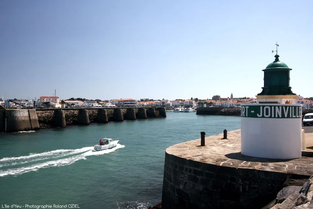 ile d yeu entree port joinville proche du camping le petit paris