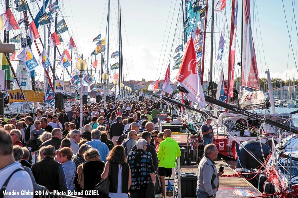 Port des sables d'olonne et son célèbre ponton du vendée globle pour des vacances mythique